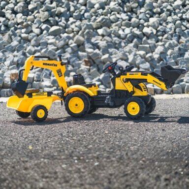 FALK pedalinis traktorius Komatsu su ekskavatoriaus kaušu ir priekaba 2–5 m.