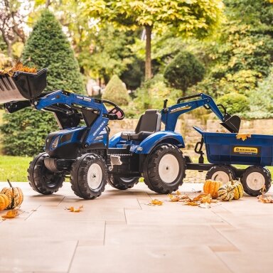 FALK pedalinis traktorius New Holland T8 su ekskavatorium ir priekaba 3–7 m.