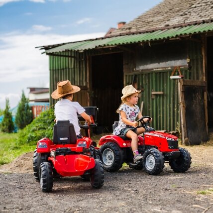 FALK pedalinis traktorius Massey Ferguson 8740S su kaušu ir priekaba 3–7 m. 3 FALK pedalinis traktorius Massey Ferguson 8740S su kaušu ir priekaba 3–7 m. 3