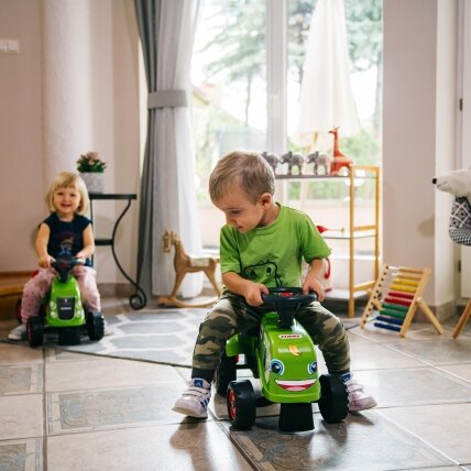 FALK Baby Claas žalias traktoriukas su priekaba + priedai nuo 1 metų 4 FALK Baby Claas žalias traktoriukas su priekaba + priedai nuo 1 metų 4