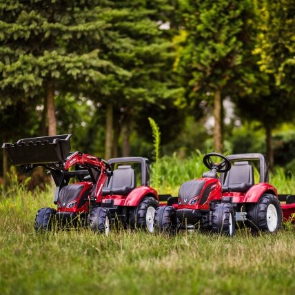 FALK pedalinis traktorius Valtra S4 raudonas su priekaba 3–7 m. 1 FALK pedalinis traktorius Valtra S4 raudonas su priekaba 3–7 m. 1