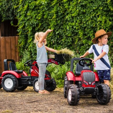 FALK pedalinis traktorius Valtra S4 raudonas su priekaba 3–7 m. 3 FALK pedalinis traktorius Valtra S4 raudonas su priekaba 3–7 m. 3