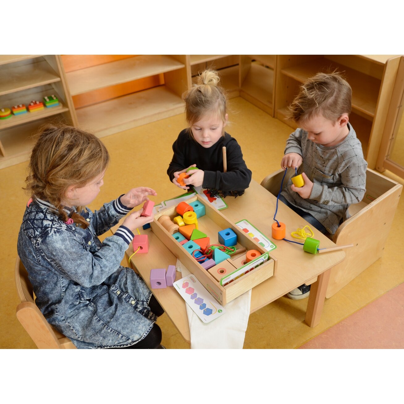 MASTERKIDZ Didelė medinė vėrimo ir suvarstymo Montessori priemonė 1 MASTERKIDZ Didelė medinė vėrimo ir suvarstymo Montessori priemonė 1