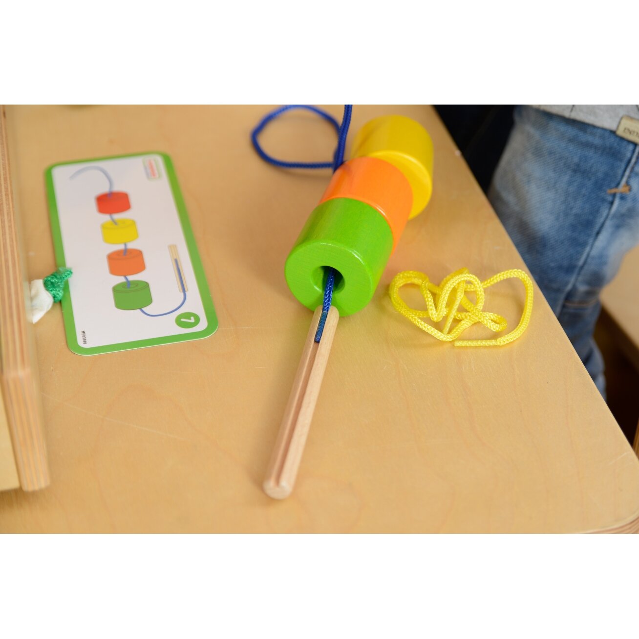 MASTERKIDZ Didelė medinė vėrimo ir suvarstymo Montessori priemonė 5