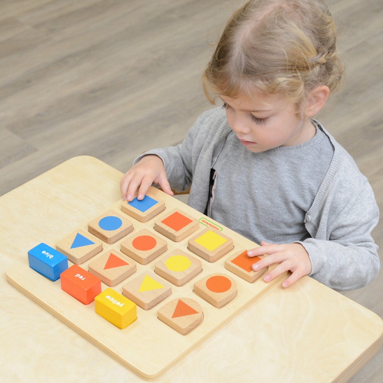 MASTERKIDZ Edukacinė lentelė – formų ir spalvų rūšiuotuvas 1 MASTERKIDZ Edukacinė lentelė – formų ir spalvų rūšiuotuvas 1