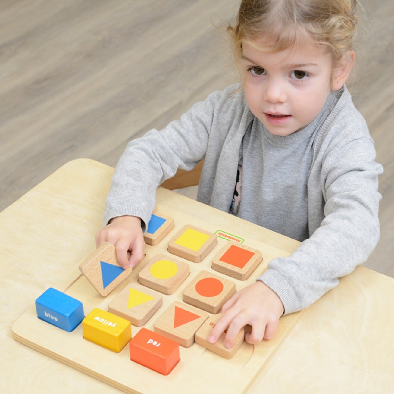 MASTERKIDZ Edukacinė lentelė – formų ir spalvų rūšiuotuvas 2 MASTERKIDZ Edukacinė lentelė – formų ir spalvų rūšiuotuvas 2