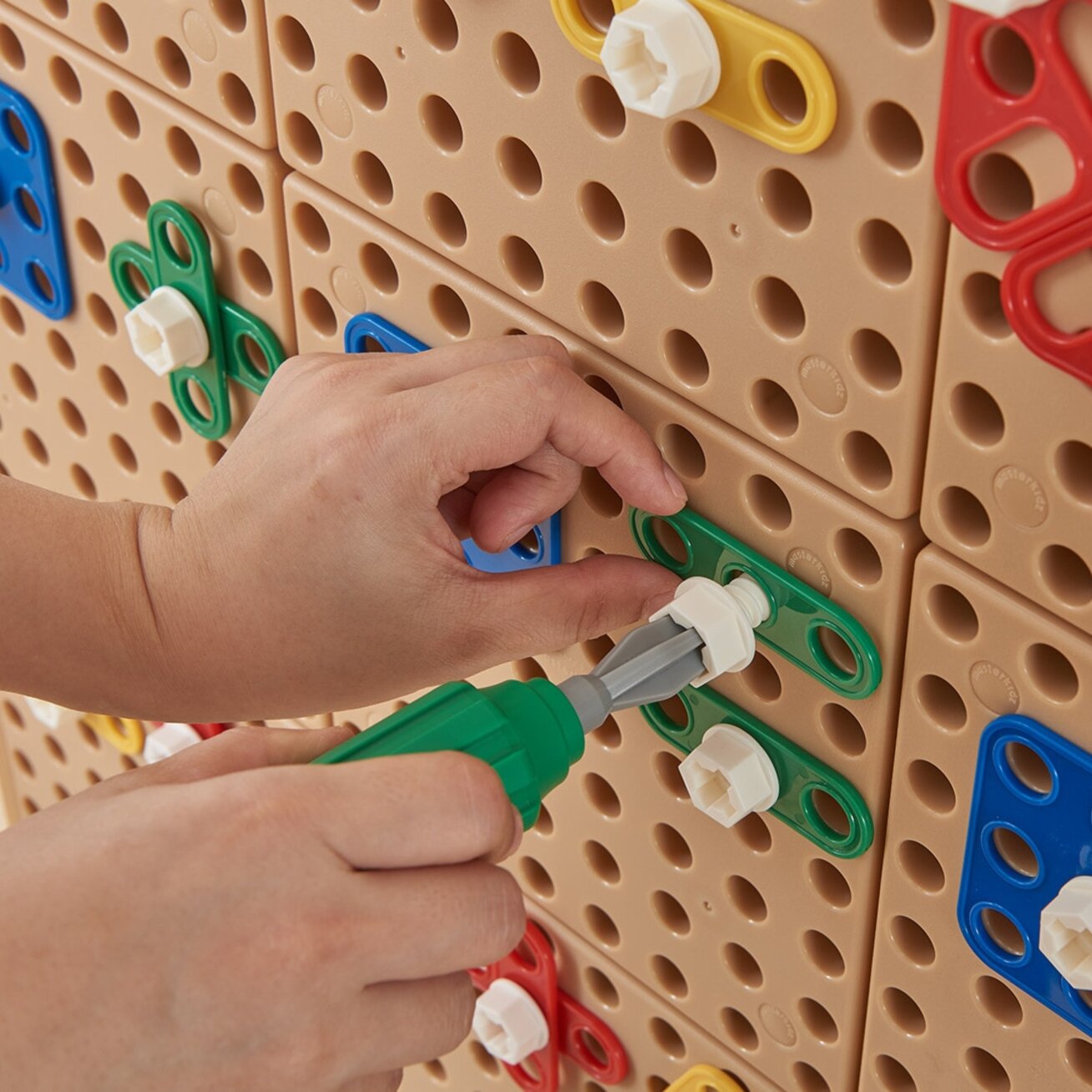 MASTERKIDZ Geometrinių Formų Kaladėlių Rinkinys STEM sieniniams skydams 260 el. 2