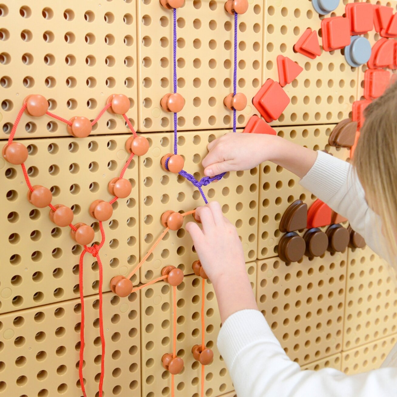 MASTERKIDZ Žiedelių ir virvelių rinkinys – STEM mokslinei-kūrybinei lentelei 1