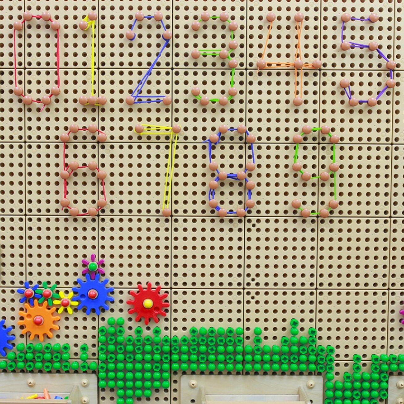 MASTERKIDZ Žiedelių ir virvelių rinkinys – STEM mokslinei-kūrybinei lentelei 6 MASTERKIDZ Žiedelių ir virvelių rinkinys – STEM mokslinei-kūrybinei lentelei 6