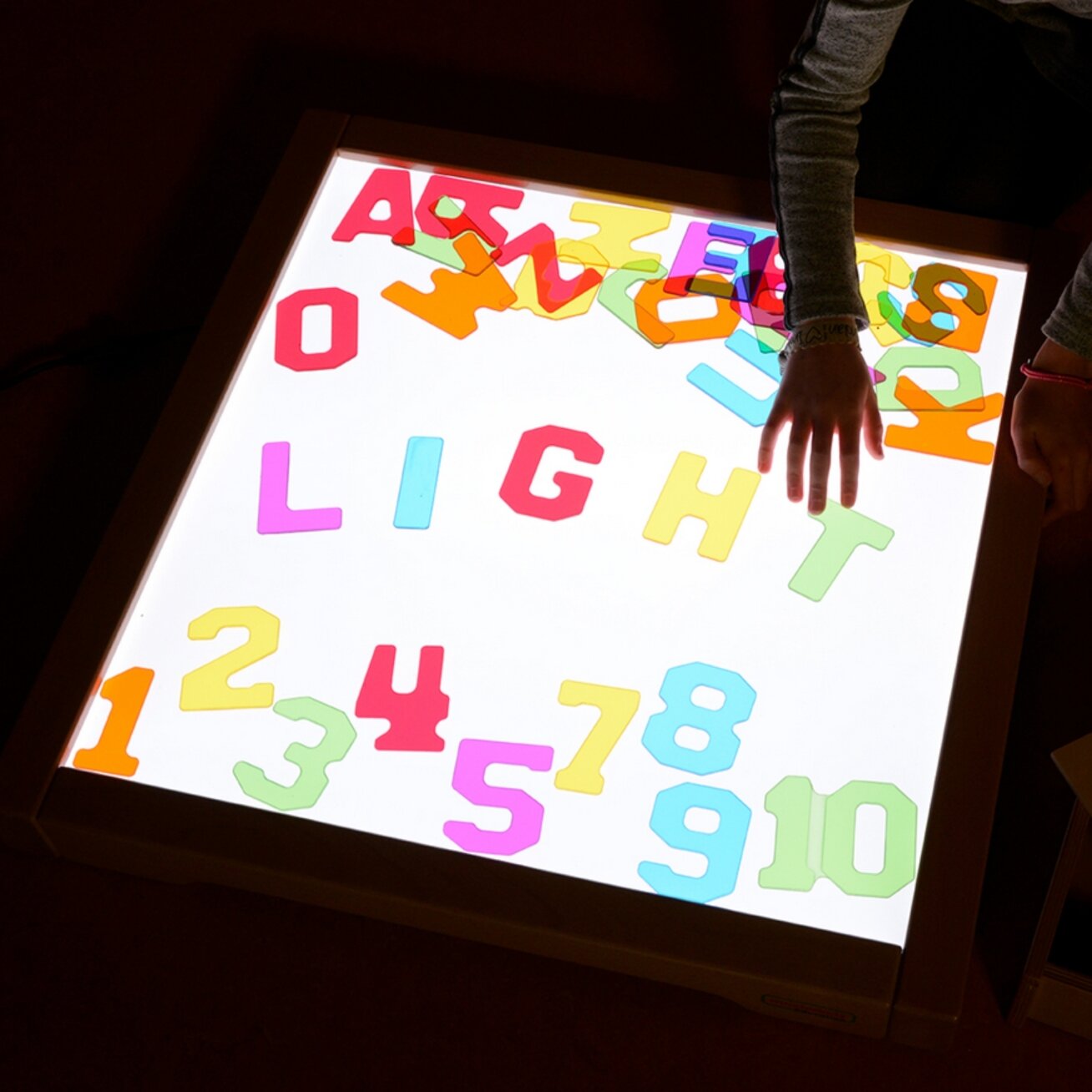 MASTERKIDZ LED šviesos panelis spalvų keitimas pulteliu + Montessori kaladėlės mozaika 140 vnt. 2 MASTERKIDZ LED šviesos panelis spalvų keitimas pulteliu + Montessori kaladėlės mozaika 140 vnt. 2