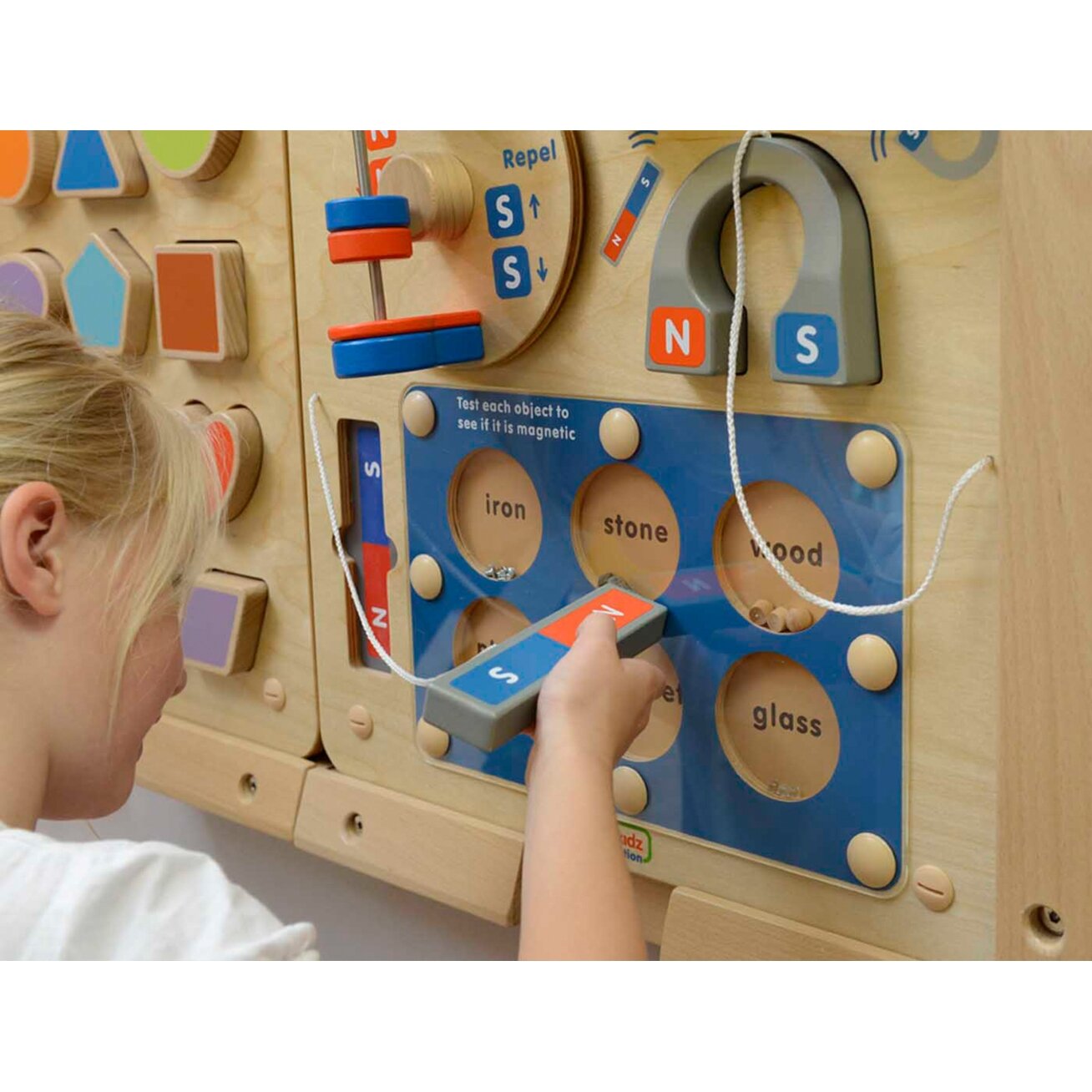 MASTERKIDZ Magnetinės traukos pažinimas – sieninė edukacinė lenta Flex Montessori 7 MASTERKIDZ Magnetinės traukos pažinimas – sieninė edukacinė lenta Flex Montessori 7