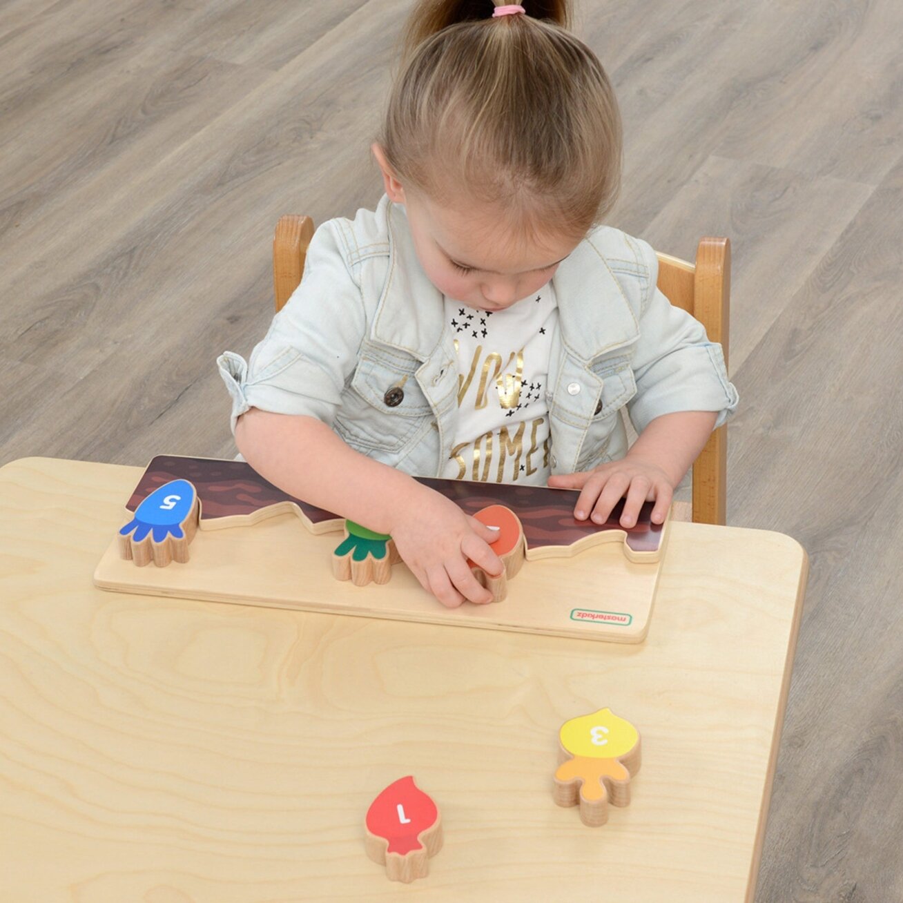 MASTERKIDZ Medinė edukacinė lysvė: skaičiai, spalvos ir daržovės 3