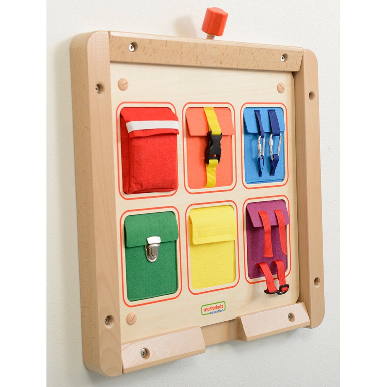 MASTERKIDZ Medinė sieninė manipuliacinė lenta Flex Spalvotos kišenėlės sagtelės ir lipukai 4 MASTERKIDZ Medinė sieninė manipuliacinė lenta Flex Spalvotos kišenėlės sagtelės ir lipukai 4