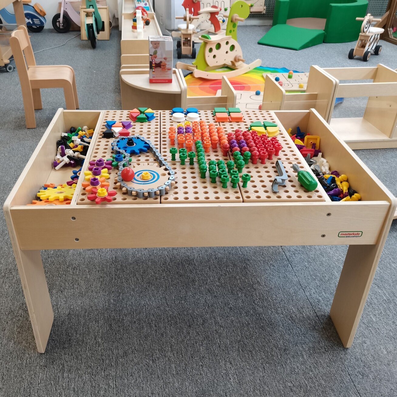 MASTERKIDZ Medinis edukacinis stalas + STEM WALL PRIEDAI 2