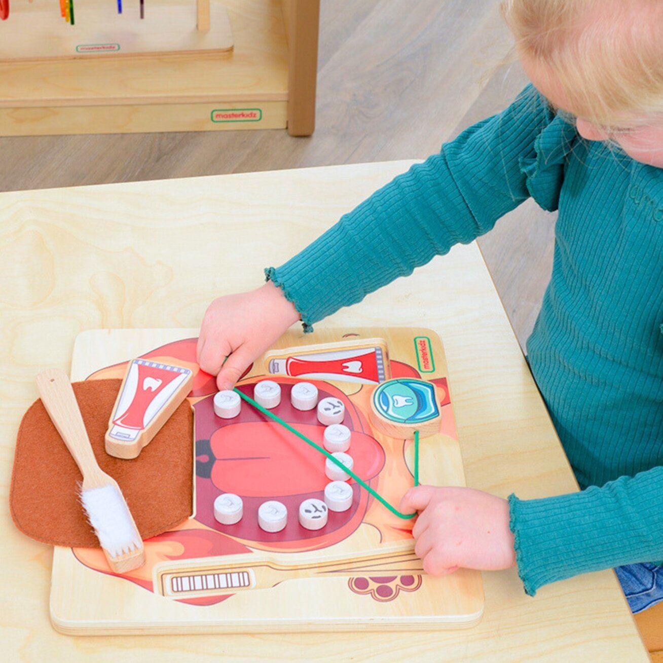 MASTERKIDZ Sveikos burnos higienos mokymasis šuniuko pavyzdžiu – Montessori edukacinė sieninė lenta 1 MASTERKIDZ Sveikos burnos higienos mokymasis šuniuko pavyzdžiu – Montessori edukacinė sieninė lenta 1