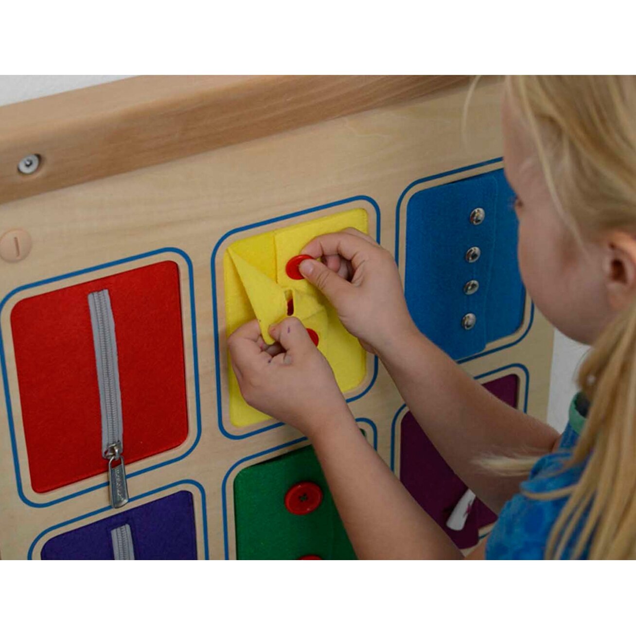 MASTERKIDZ Sieninė lenta Spynų užsegimas ir atsegimas Užtrauktukai Sagos Montessori 4 MASTERKIDZ Sieninė lenta Spynų užsegimas ir atsegimas Užtrauktukai Sagos Montessori 4