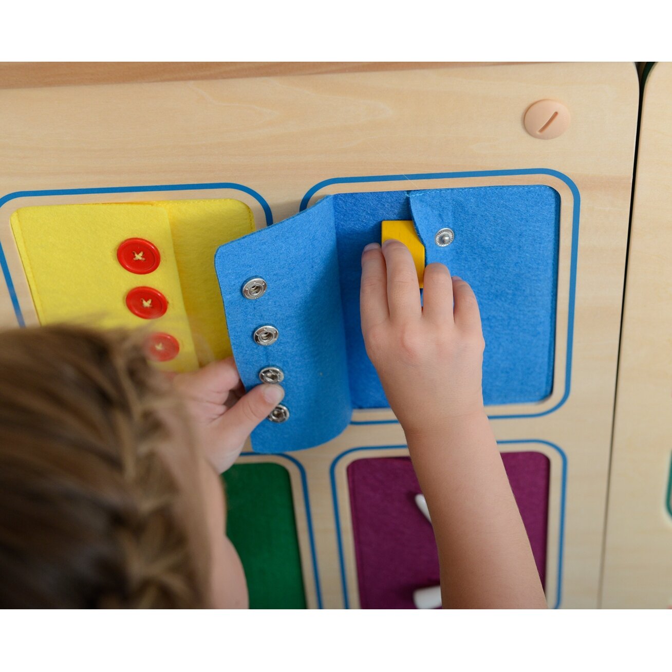 MASTERKIDZ Sieninė lenta Spynų užsegimas ir atsegimas Užtrauktukai Sagos Montessori 6 MASTERKIDZ Sieninė lenta Spynų užsegimas ir atsegimas Užtrauktukai Sagos Montessori 6