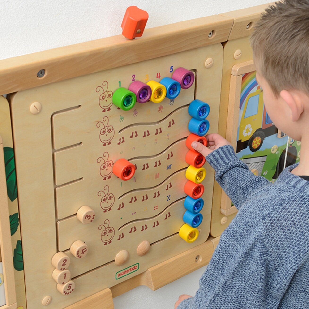 MASTERKIDZ Spalvoti vikšreliai – skaičių ir kiekių mokymasis – Montessori edukacinė sieninė lenta 7 MASTERKIDZ Spalvoti vikšreliai – skaičių ir kiekių mokymasis – Montessori edukacinė sieninė lenta 7