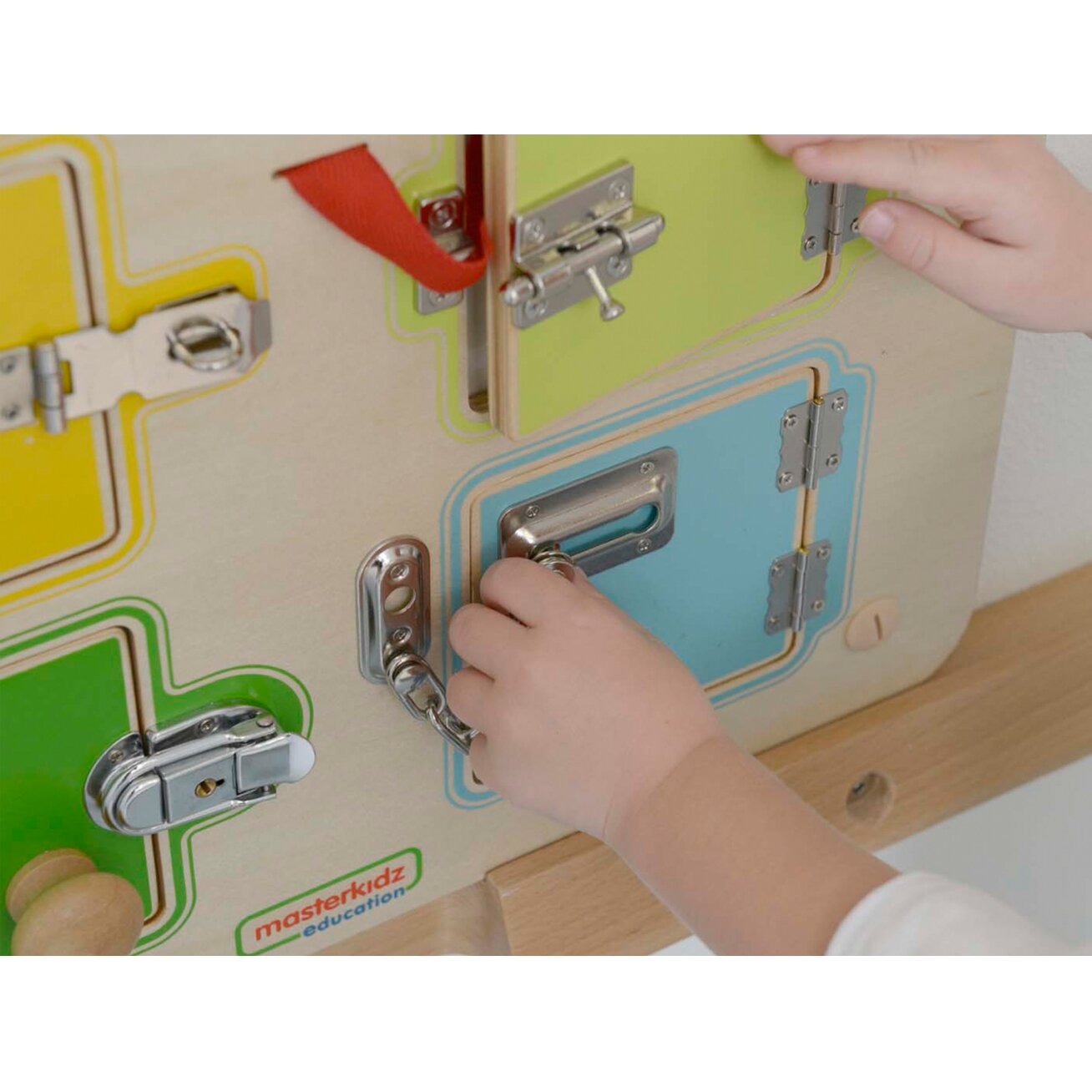 MASTERKIDZ Spynų atidarymo ir uždarymo mokymasis – sieninė manipuliacinė lenta 4 MASTERKIDZ Spynų atidarymo ir uždarymo mokymasis – sieninė manipuliacinė lenta 4