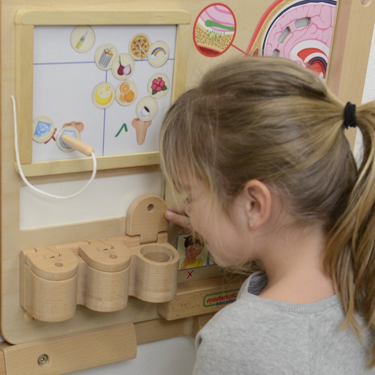 MASTERKIDZ Montessori edukacinė lentelė – uoslės pojūtis 7 MASTERKIDZ Montessori edukacinė lentelė – uoslės pojūtis 7