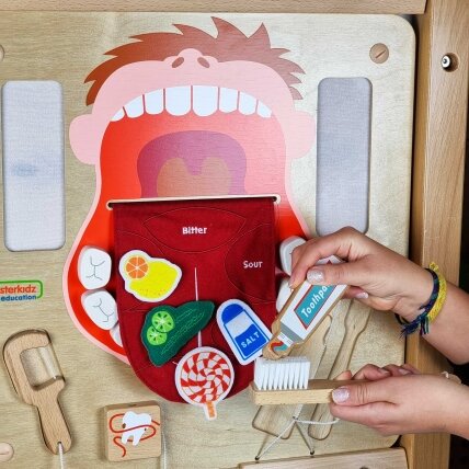 MASTERKIDZ Burnos higiena Sieninė sensorinė lentelė Flex Montessori 1