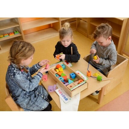 MASTERKIDZ Didelė medinė vėrimo ir suvarstymo Montessori priemonė 1