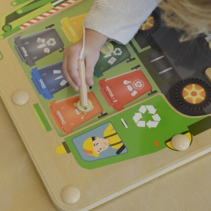 MASTERKIDZ magnetinė lentelė atliekų rūšiavimui – perdirbimo sunkvežimis Montessori 2