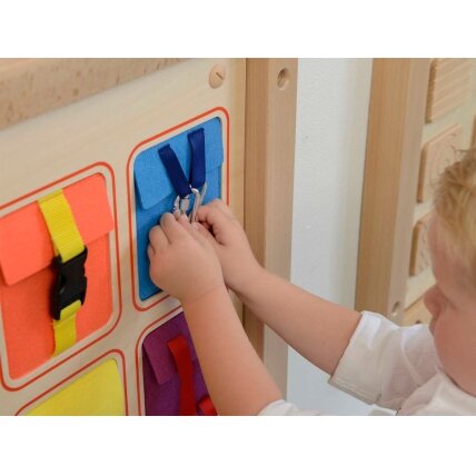 MASTERKIDZ Medinė sieninė manipuliacinė lenta Flex Spalvotos kišenėlės sagtelės ir lipukai 2 MASTERKIDZ Medinė sieninė manipuliacinė lenta Flex Spalvotos kišenėlės sagtelės ir lipukai 2