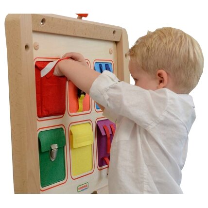 MASTERKIDZ Medinė sieninė manipuliacinė lenta Flex Spalvotos kišenėlės sagtelės ir lipukai 3 MASTERKIDZ Medinė sieninė manipuliacinė lenta Flex Spalvotos kišenėlės sagtelės ir lipukai 3