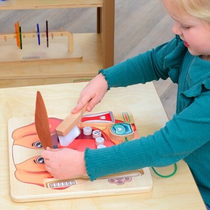 MASTERKIDZ Sveikos burnos higienos mokymasis šuniuko pavyzdžiu – Montessori edukacinė sieninė lenta 2 MASTERKIDZ Sveikos burnos higienos mokymasis šuniuko pavyzdžiu – Montessori edukacinė sieninė lenta 2