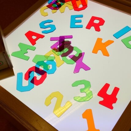 MASTERKIDZ Permatomi skaičiai ir raidės 38 vnt. Montessori 4 MASTERKIDZ Permatomi skaičiai ir raidės 38 vnt. Montessori 4