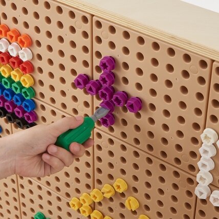 MASTERKIDZ Spalvoti varžteliai 5 formų kūrybinei STEM lentai 512 vnt. spalvų miksas 6