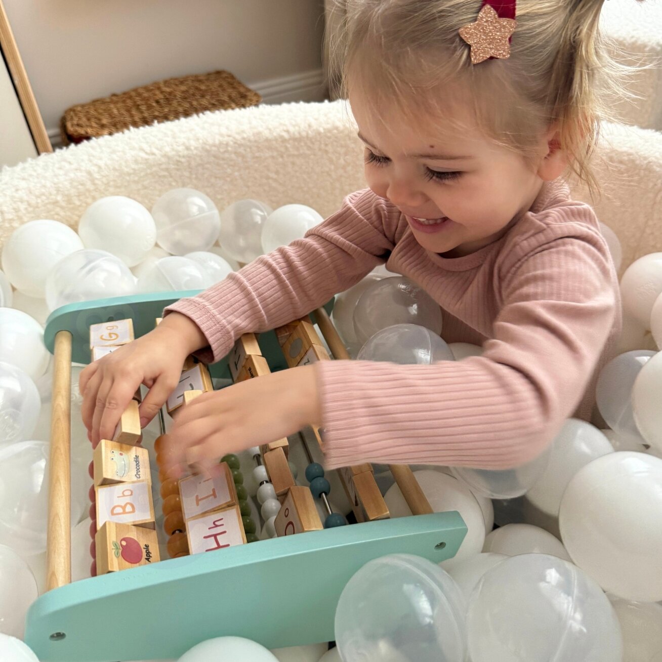 TOOKY TOY Dvipusis skaitliukas Abėcėlė Paveikslėliai 1 TOOKY TOY Dvipusis skaitliukas Abėcėlė Paveikslėliai 1