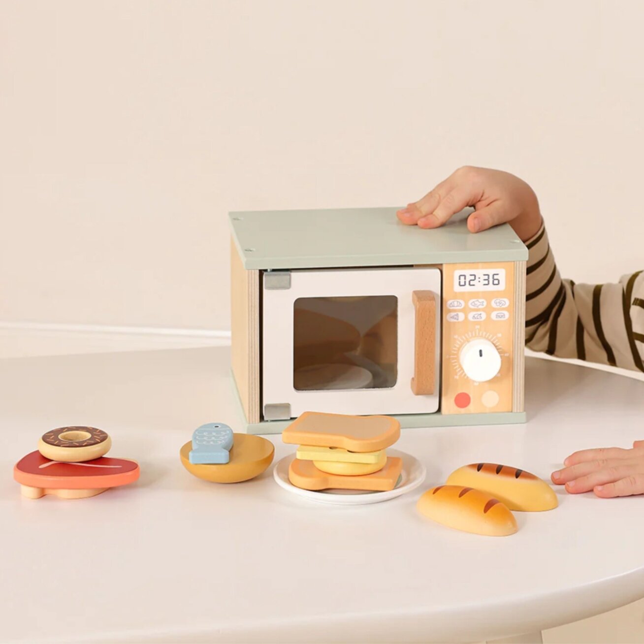 TOOKY TOY Medinė mikrobangų krosnelė maisto produktų rinkinys 2