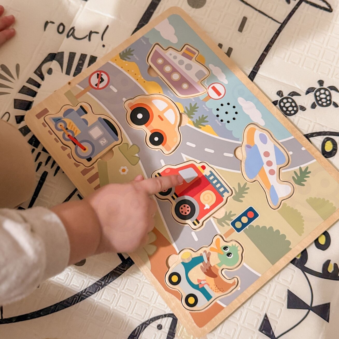 TOOKY TOY Medinė interaktyvi dėlionė Transporto priemonės 1