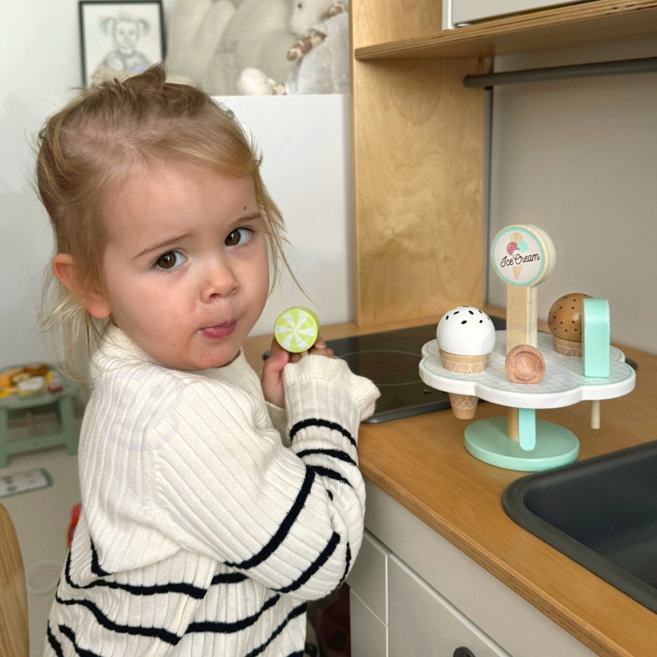 TOOKY TOY Mediniai magnetiniai ledai su stovu 2 TOOKY TOY Mediniai magnetiniai ledai su stovu 2