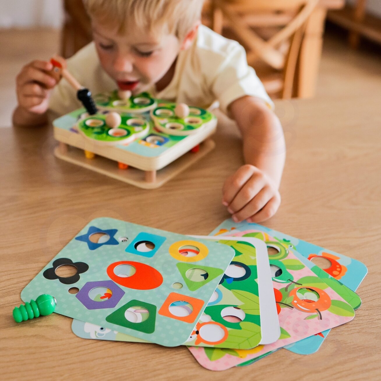 TOOKY TOY Medinis vikrumo žaidimas 2in1 Ištrauk kirmėlytes vaikams 3