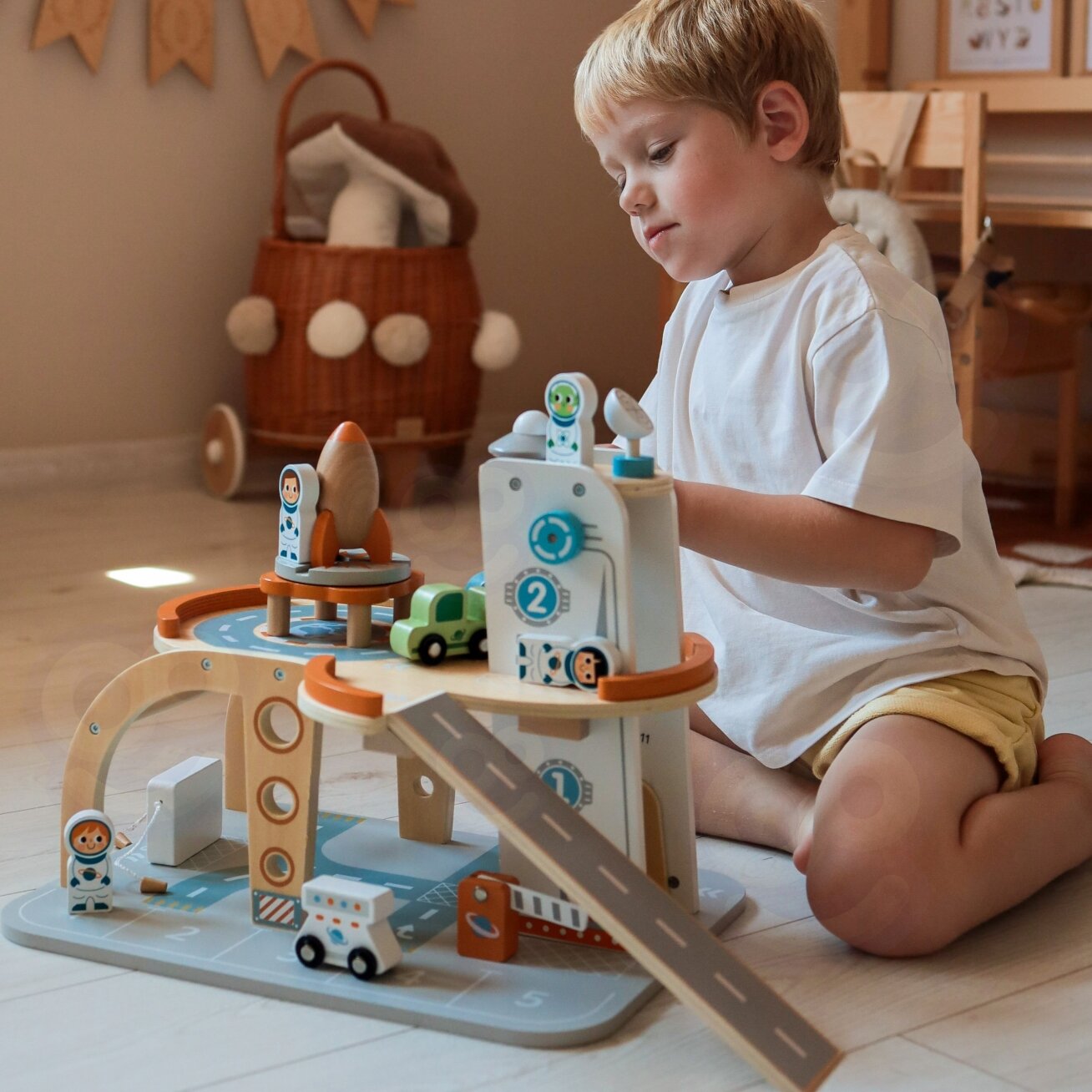 TOOKY TOY Medinis kosminis parkingas – kosminė stotis 6 TOOKY TOY Medinis kosminis parkingas – kosminė stotis 6