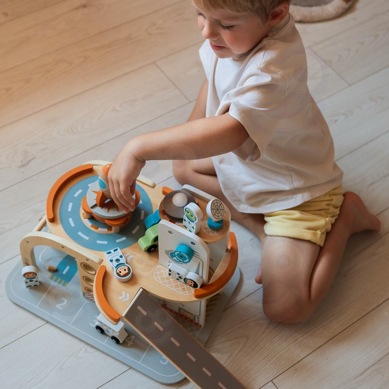 TOOKY TOY Medinis kosminis parkingas – kosminė stotis 9