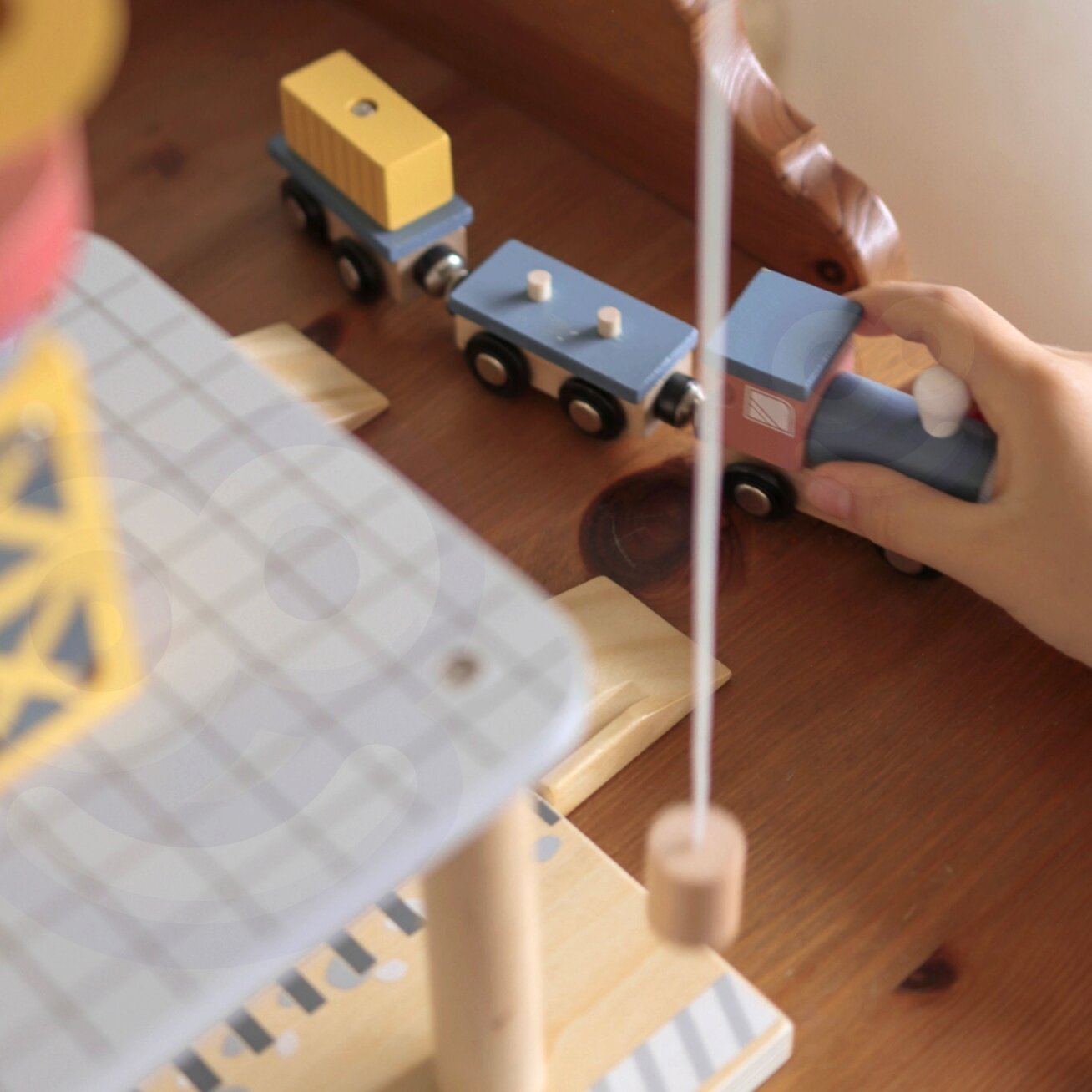 TOOKY TOY Medinis uosto krano rinkinys 4