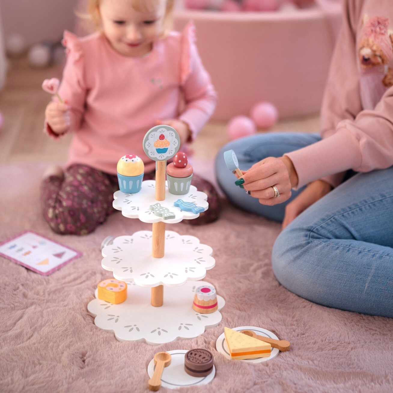TOOKY TOY Saldumynų stovas medinis padėklas keksiukams ir pyragams 2