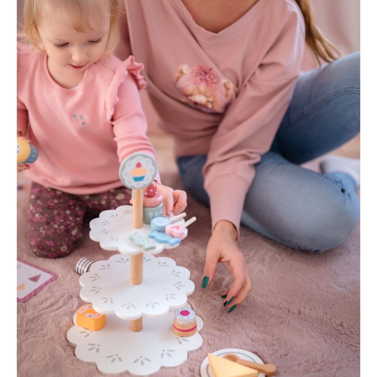 TOOKY TOY Saldumynų stovas medinis padėklas keksiukams ir pyragams 3
