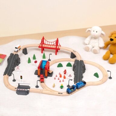 Tooky Toy medinis elektrinis traukinukų rinkinys Gaisrinė su garso efektais 70 vnt. FSC