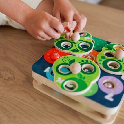 TOOKY TOY Medinis vikrumo žaidimas 2in1 Ištrauk kirmėlytes vaikams 7