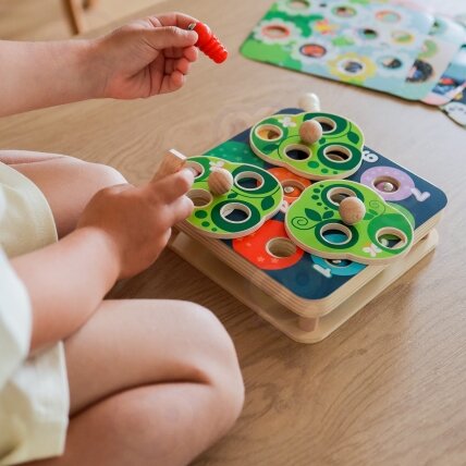 TOOKY TOY Medinis vikrumo žaidimas 2in1 Ištrauk kirmėlytes vaikams 8