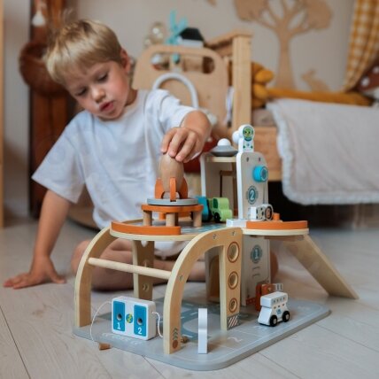TOOKY TOY Medinis kosminis parkingas – kosminė stotis 4