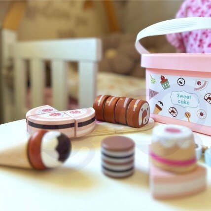 TOOKY TOY Sweet Cake medinis saldumynų rinkinys dėžutėje Konditerija Ledainė 3 TOOKY TOY Sweet Cake medinis saldumynų rinkinys dėžutėje Konditerija Ledainė 3