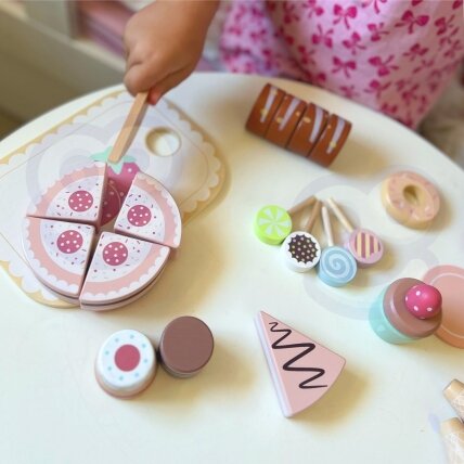 TOOKY TOY Sweet Cake medinis saldumynų rinkinys dėžutėje Konditerija Ledainė 4 TOOKY TOY Sweet Cake medinis saldumynų rinkinys dėžutėje Konditerija Ledainė 4