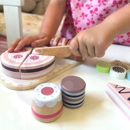 TOOKY TOY Sweet Cake medinis saldumynų rinkinys dėžutėje Konditerija Ledainė 5 TOOKY TOY Sweet Cake medinis saldumynų rinkinys dėžutėje Konditerija Ledainė 5
