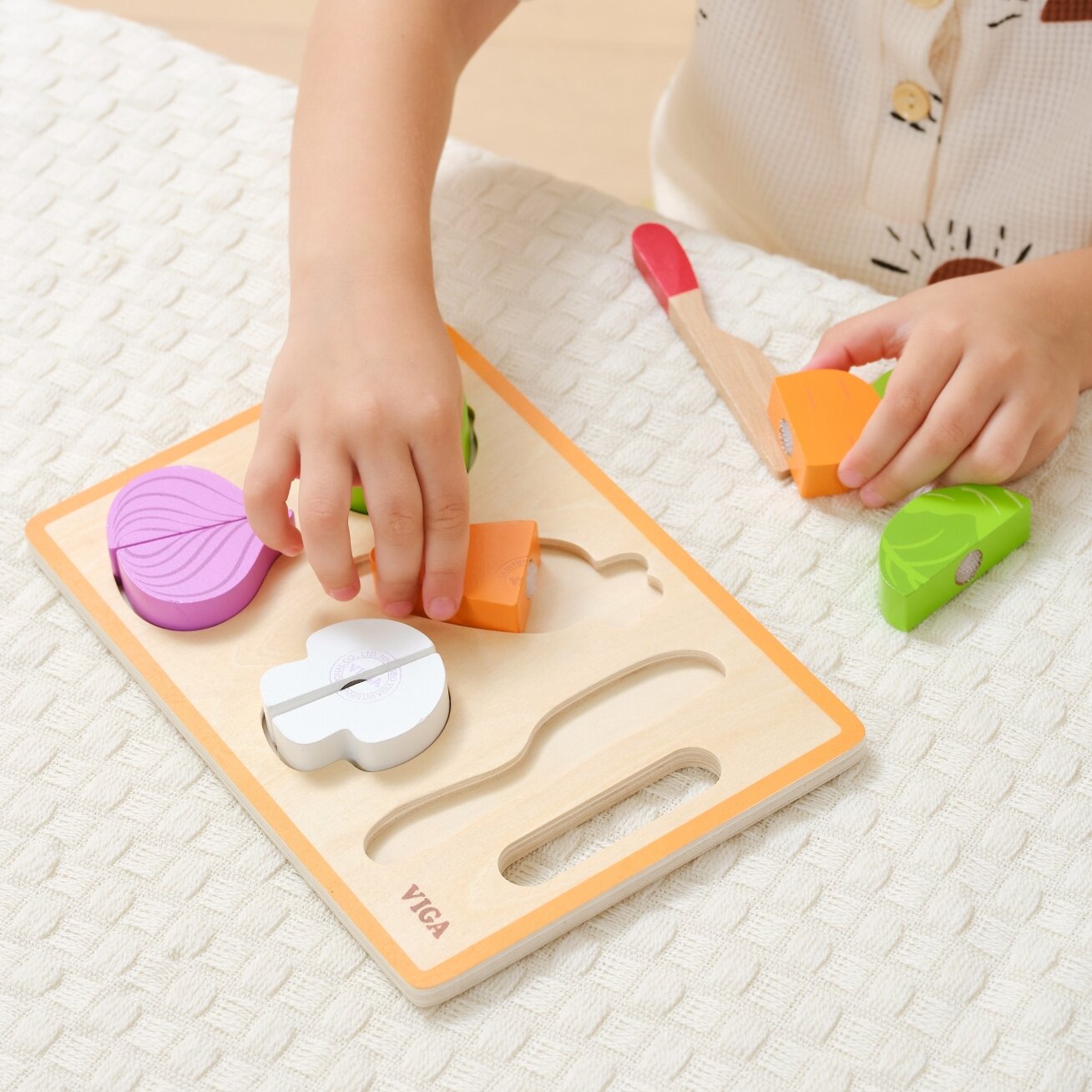 VIGA Medinė edukacinė Montessori dėlionė pjaustomos daržovės 3